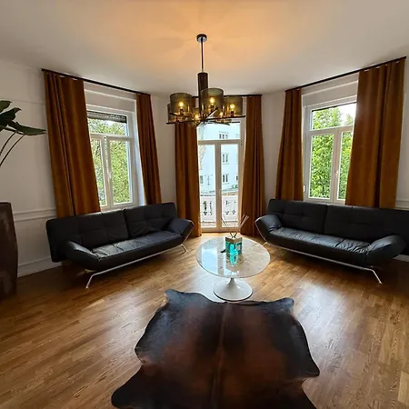 Historical Luxury Homes - Familiensuite Mit Terrasse شقة